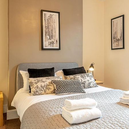 3 Bedroom Home Sleeps 5 Close To Chester City Centre Welcomes Couples, Small Groups, Families And Contractors Exterior foto