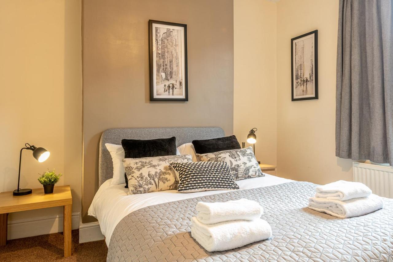 3 Bedroom Home Sleeps 5 Close To Chester City Centre Welcomes Couples, Small Groups, Families And Contractors Exterior foto