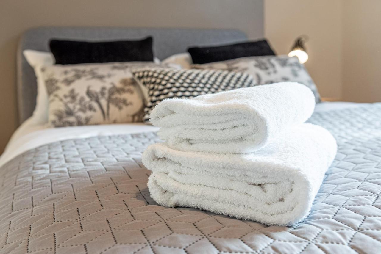 3 Bedroom Home Sleeps 5 Close To Chester City Centre Welcomes Couples, Small Groups, Families And Contractors Exterior foto